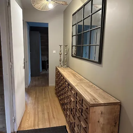 De L'ailly Nyaraló *